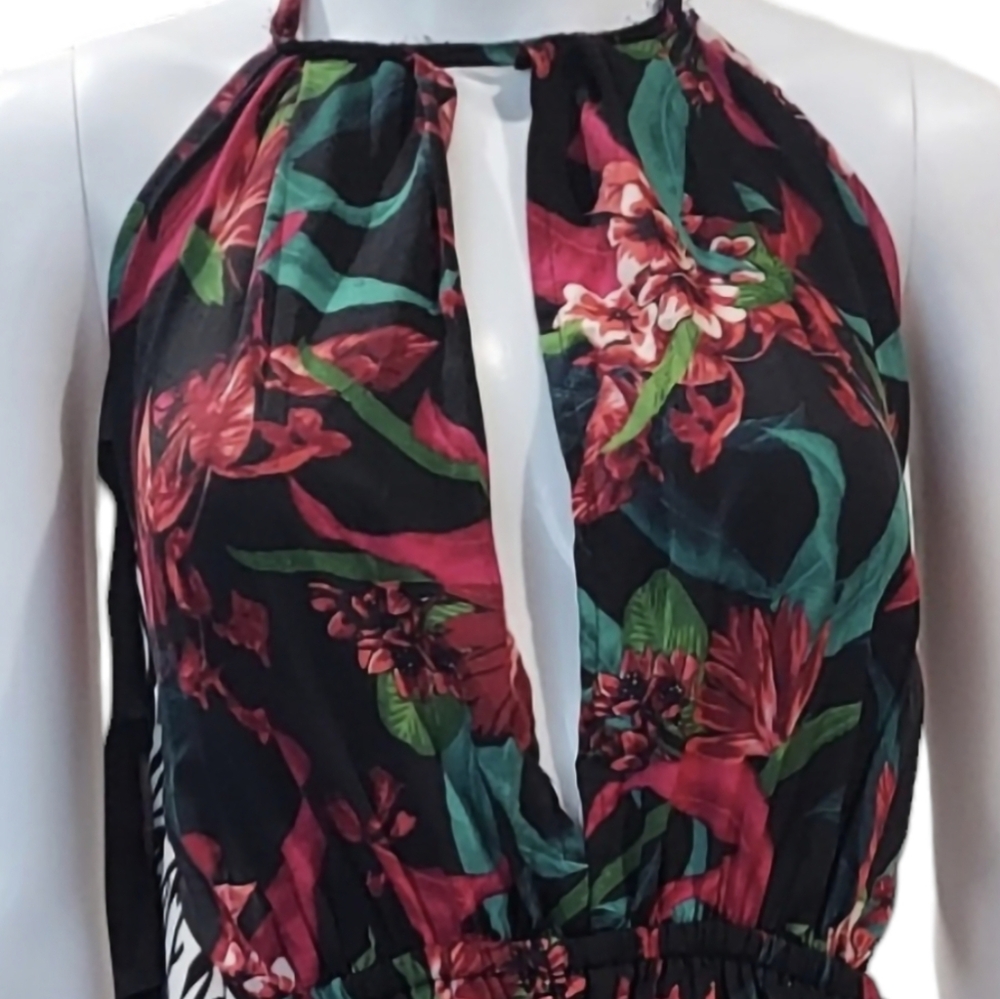 A nice dress,  New never worn. Size 6. Great colores.